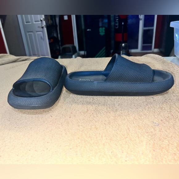 Joomra Pillow Slippers size 40-41 Women 9-10 or Men 7.5-8.5 Black - Picture 2 of 11